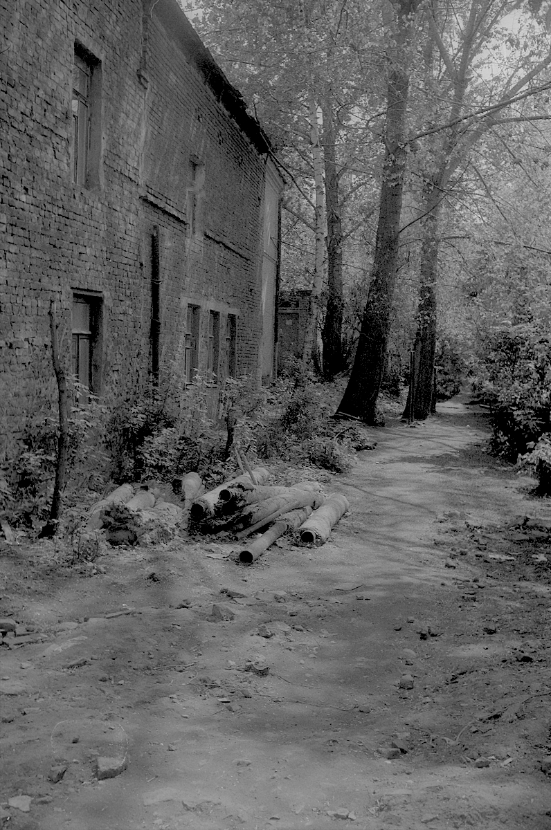 Lane near the Rozhdestvensky Convent,  Moscow photo © Thomas Deckker 1989