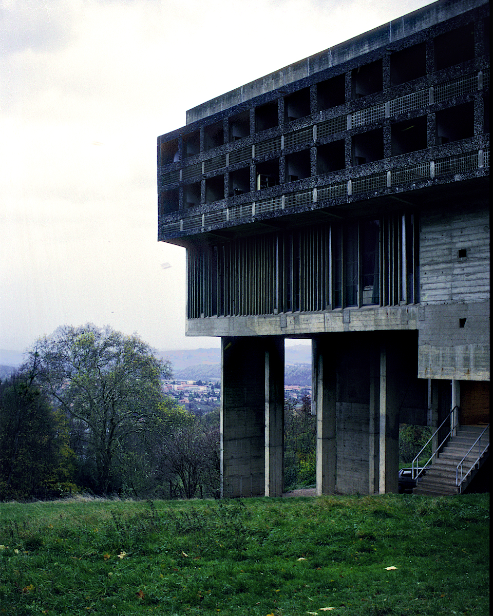 Le Corbusier: Couvent de la Tourette, L'Arbresle photograph © Thomas Deckker 1996