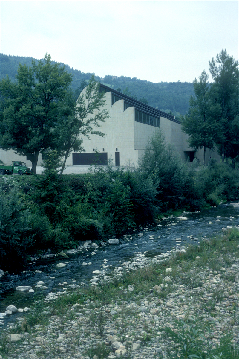 Alvar Aalto: Riola Parish Church, Bologna Alvar Aalto: Riola Parish Church, Bologna photograph © Thomas Deckker 1981