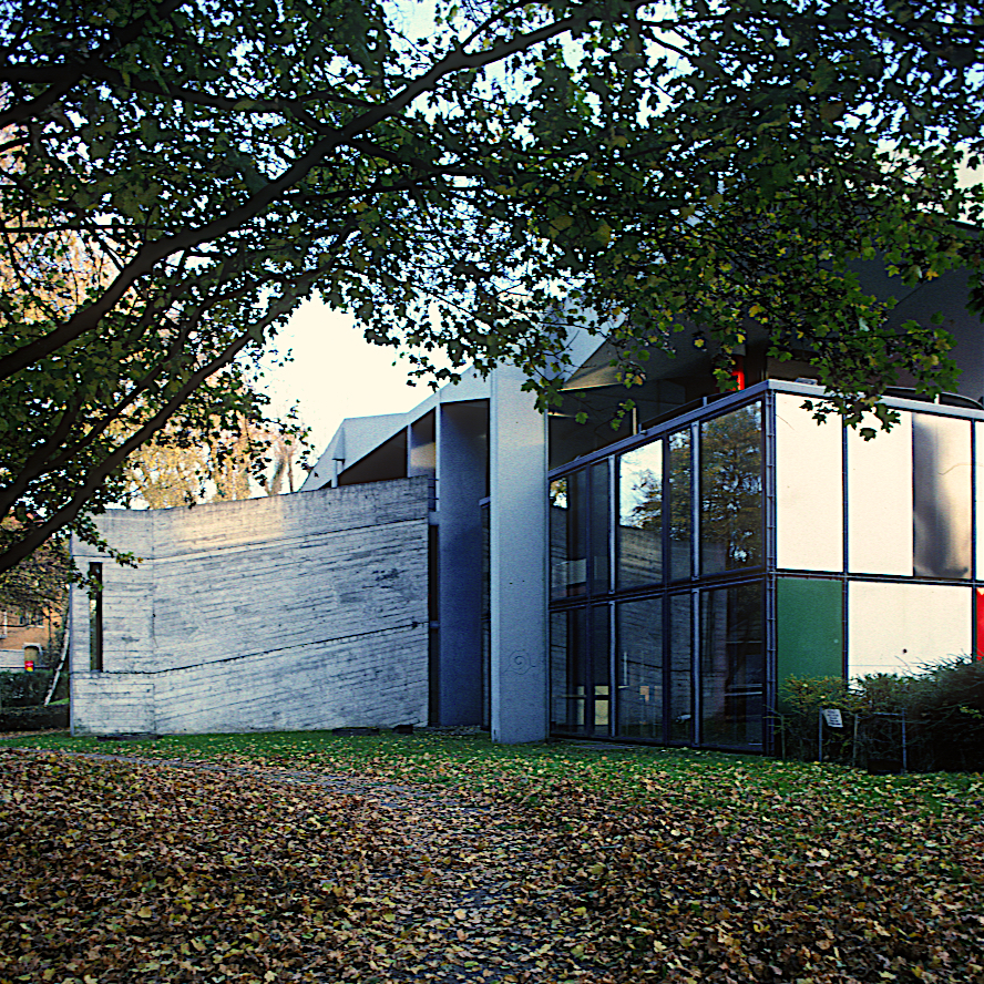 Le Corbusier: Heidi Weber Pavilion, Zurich Le Corbusier: Heidi Weber Pavilion, Zurich photograph © Thomas Deckker 1996